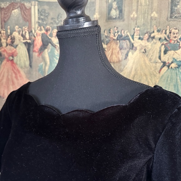 Velvet Dress - Picture 2 of 4